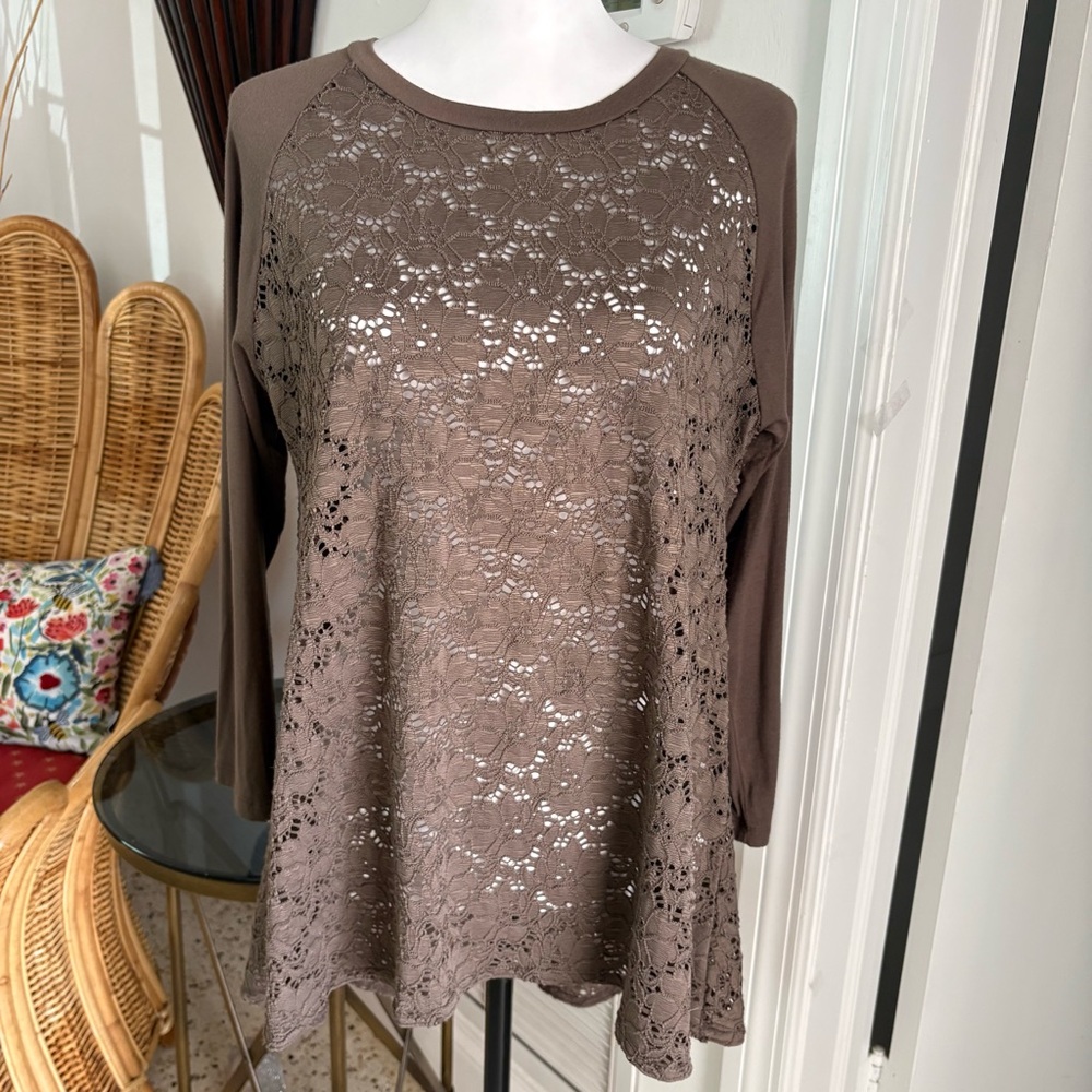 EVELYN & ARTHUR Brown Lace Knit Long Sleeve Top!